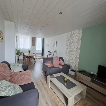 2 A 4 Personnes A L'oree De L'ouin