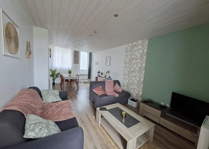 2 à 4 Personnes à L'orée De L'ouin